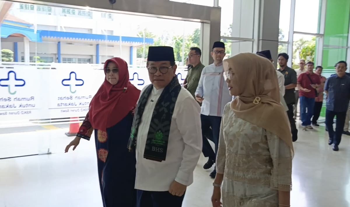 Pramono Datangi RS Duren Sawit Jenguk Siswa SD Diduga Keracunan Makanan Pramono Datangi RS Duren Sawit Jenguk Siswa SD Diduga Keracunan Makanan