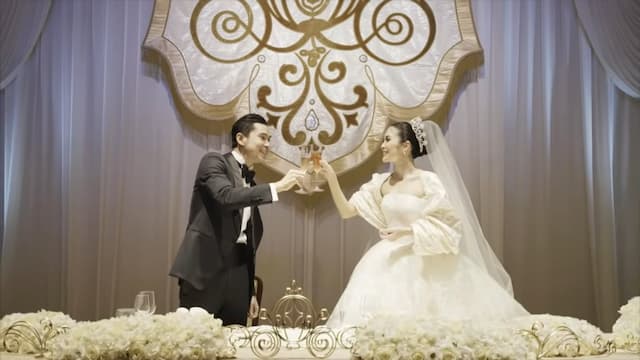 Deretan Artis yang Menikah dengan Konsep Negeri Dongeng Deretan Artis yang Menikah dengan Konsep Negeri Dongeng