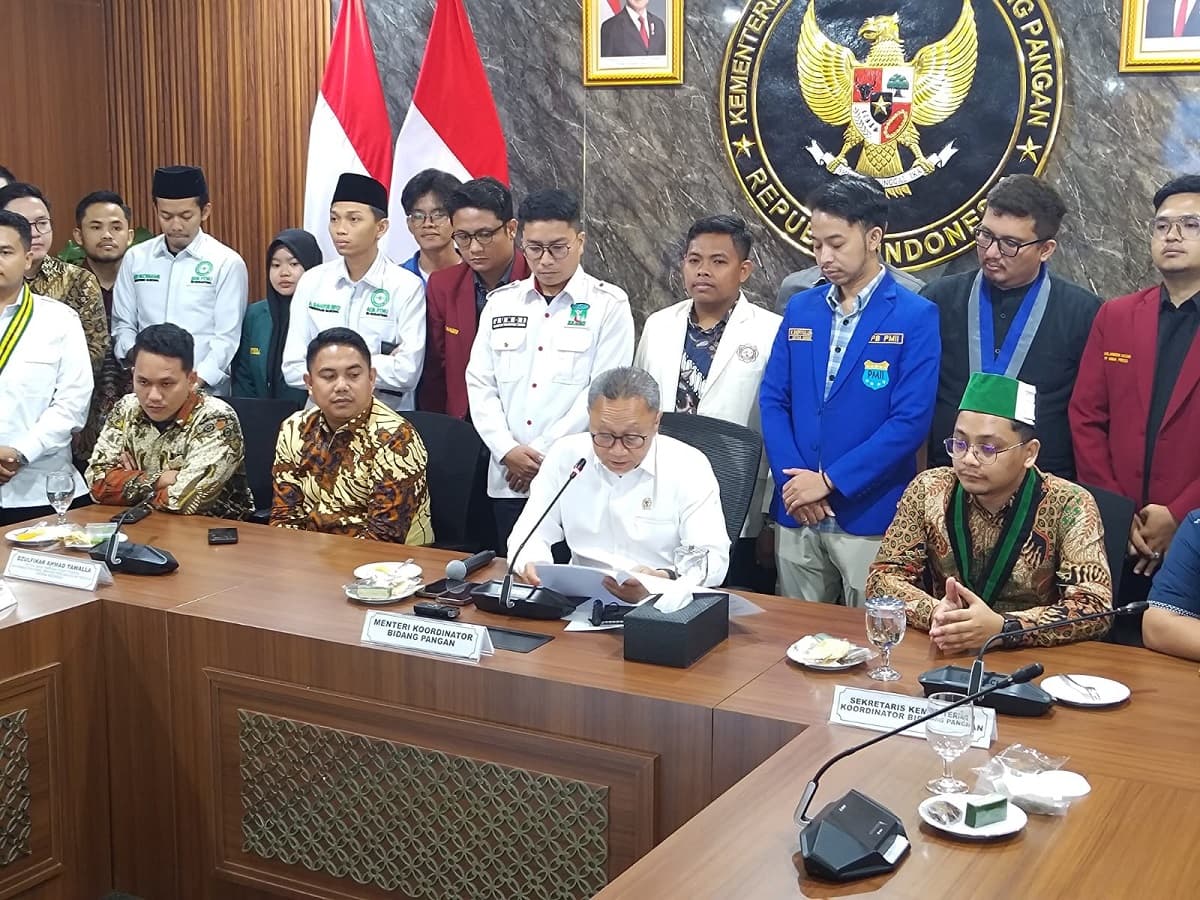 Stok Beras Berlimpah di Tengah Perang, Zulhas: Soal Makan Kita Aman Stok Beras Berlimpah di Tengah Perang, Zulhas: Soal Makan Kita Aman