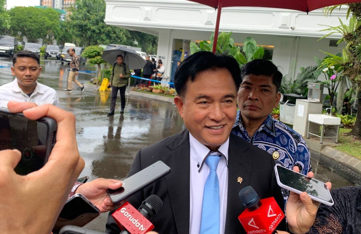 Kasus Air Keras Aktivis KontraS, Yusril Tegaskan Tersangka Tetap Diadili di Peradilan Militer Kasus Air Keras Aktivis KontraS, Yusril Tegaskan Tersangka Tetap Diadili di Peradilan Militer