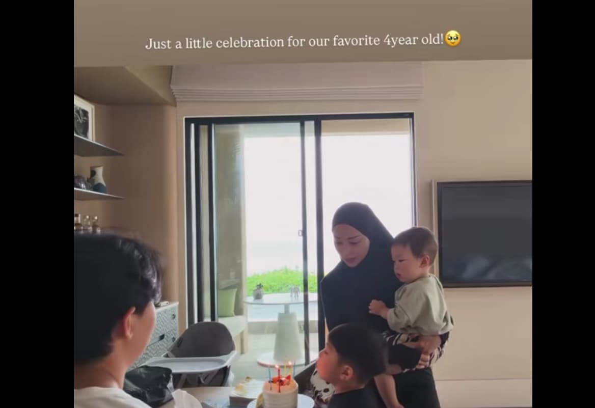 Momen Sederhana Nikita Willy Rayakan Ultah Anak Usai Mantap Berhijab Momen Sederhana Nikita Willy Rayakan Ultah Anak Usai Mantap Berhijab