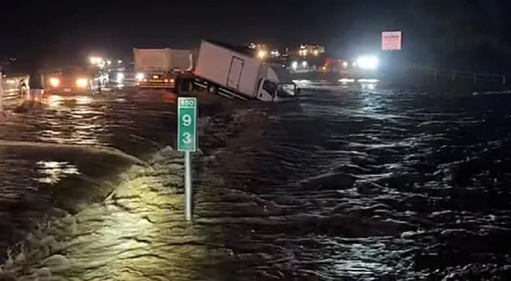 Banjir Besar Landa Arab Saudi, Paksa Sekolah Ditutup dan Beralih Kelas Daring Banjir Besar Landa Arab Saudi, Paksa Sekolah Ditutup dan Beralih Kelas Daring