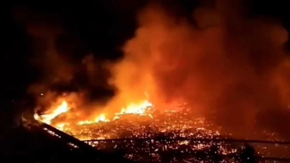 Kebakaran Besar di Kampung Bahagia Hanguskan 1.000 Rumah, 9.000 Lebih Penduduk Terdampak Kebakaran Besar di Kampung Bahagia Hanguskan 1.000 Rumah, 9.000 Lebih Penduduk Terdampak