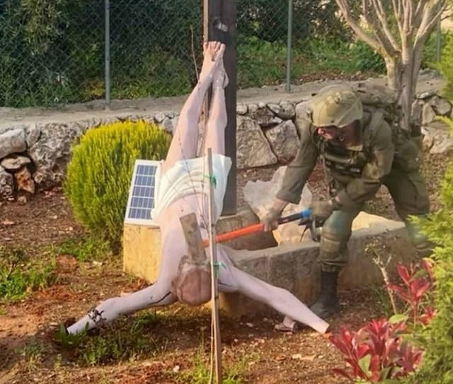Viral Tentara Israel Hancurkan Patung Yesus Kristus di Lebanon, Picu Kemarahan Luas Viral Tentara Israel Hancurkan Patung Yesus Kristus di Lebanon, Picu Kemarahan Luas