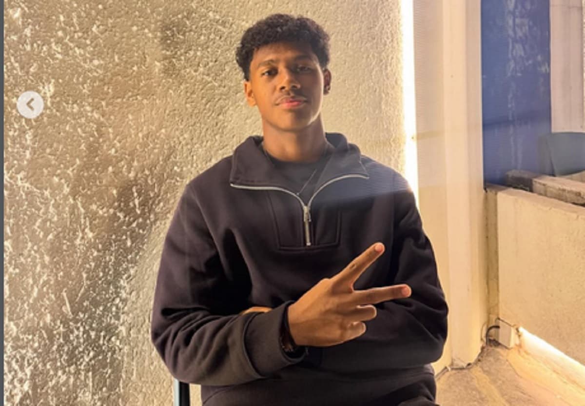 Sebelum Lepaskan Tendangan Kungfu, Fadly Alberto Serang Pemain Dewa United U-20 di Bangku Cadangan Sebelum Lepaskan Tendangan Kungfu, Fadly Alberto Serang Pemain Dewa United U-20 di Bangku Cadangan