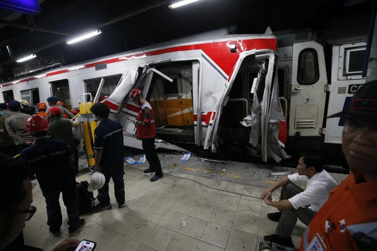 Breaking News! 6 Tewas dan 80 Luka dalam Tabrakan KA Argo Bromo dan KRL di Bekasi Timur Breaking News! 6 Tewas dan 80 Luka dalam Tabrakan KA Argo Bromo dan KRL di Bekasi Timur