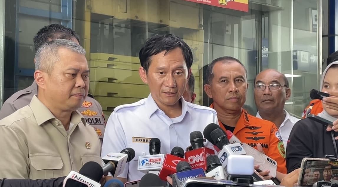 Dirut KAI Sebut Stasiun Bekasi Timur Ditutup, 25 Perjalanan KA Terganggu Dirut KAI Sebut Stasiun Bekasi Timur Ditutup, 25 Perjalanan KA Terganggu