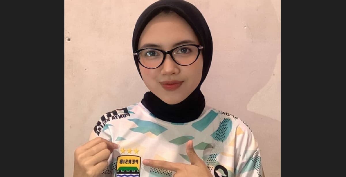 Bobotoh Cantik asal Garut Optimistis Persib Bandung Bungkam Bhayangkara FC 2-1, Begini Katanya! Bobotoh Cantik asal Garut Optimistis Persib Bandung Bungkam Bhayangkara FC 2-1, Begini Katanya!