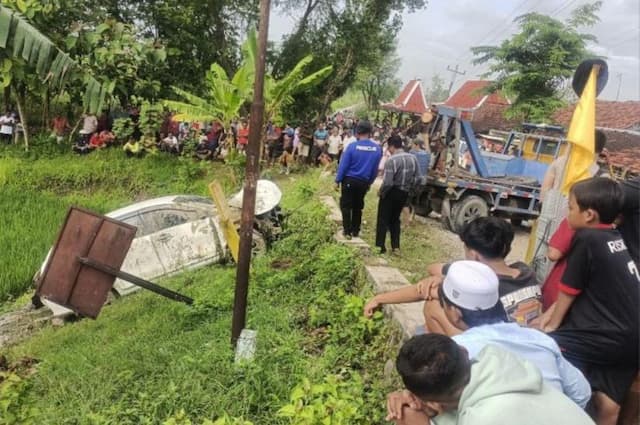 Kronologi KA Argo Bromo Tabrak Avanza di Grobogan hingga Tewaskan 4 Orang Kronologi KA Argo Bromo Tabrak Avanza di Grobogan hingga Tewaskan 4 Orang