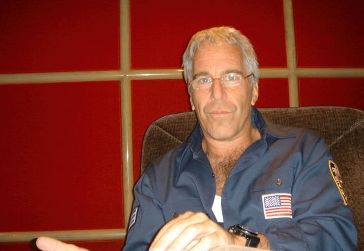 Terungkap! "Surat Wasiat" Epstein Ditemukan Rekan Satu Sel Terungkap! "Surat Wasiat" Epstein Ditemukan Rekan Satu Sel