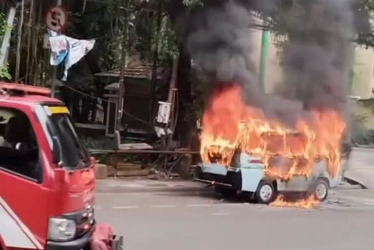 Sopir Angkot yang Bakar Teman Seprofesi di Tanah Abang Ditangkap di Palmerah Sopir Angkot yang Bakar Teman Seprofesi di Tanah Abang Ditangkap di Palmerah
