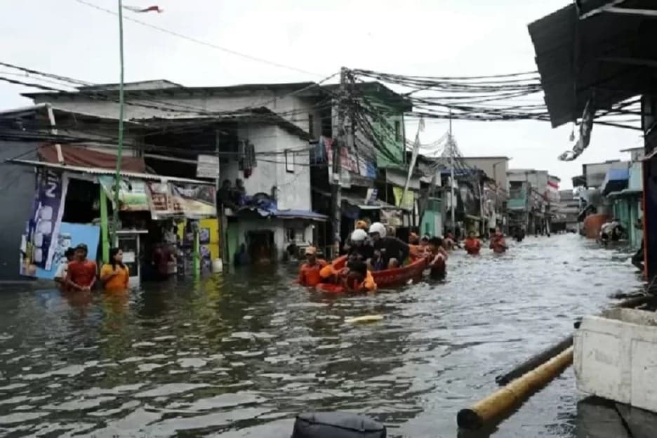 12 RT di Jaksel Terendam Banjir Jakarta Akibat Hujan Deras Sore Hari Ini 12 RT di Jaksel Terendam Banjir Jakarta Akibat Hujan Deras Sore Hari Ini