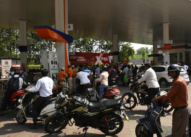 Harga BBM di India Melonjak Tajam, Naik Tiga Kali dalam Delapan Hari Harga BBM di India Melonjak Tajam, Naik Tiga Kali dalam Delapan Hari