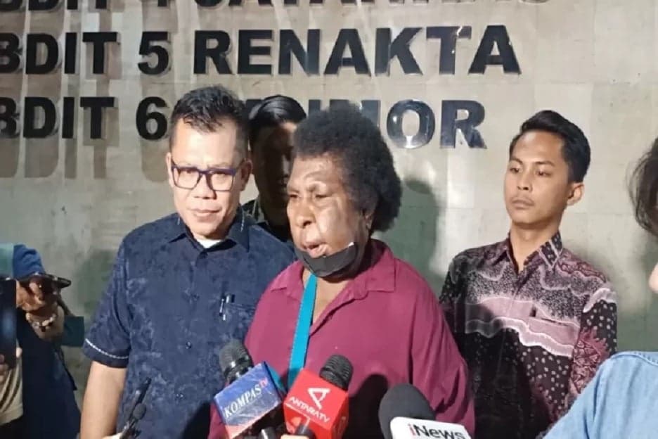 Mama Sinta Tegaskan ke Jakarta Inisiatif dan Pakai Biaya Sendiri Mama Sinta Tegaskan ke Jakarta Inisiatif dan Pakai Biaya Sendiri