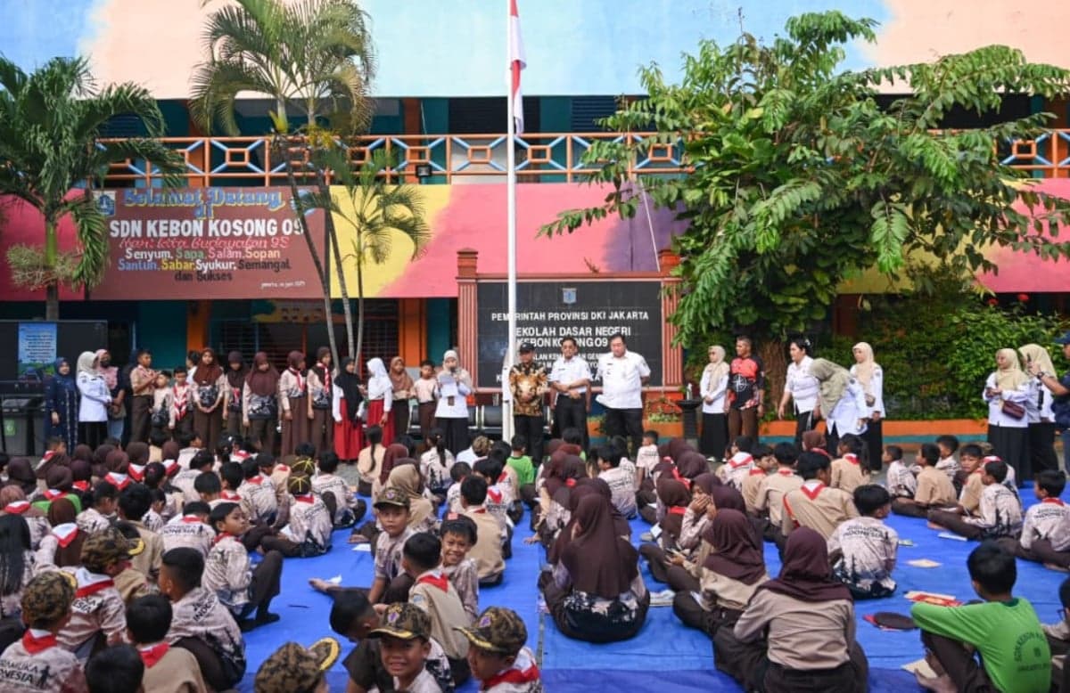 Kemendikdasmen Serahkan Bantuan bagi Korban Kebakaran Pasar Jiung Kemayoran Kemendikdasmen Serahkan Bantuan bagi Korban Kebakaran Pasar Jiung Kemayoran