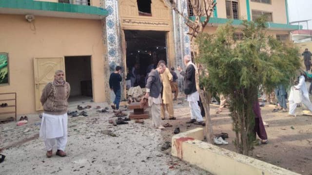 Serangan Bom Bunuh Diri di Masjid Syiah Islamabad Tewaskan 31 Orang Saat Salat Jumat Serangan Bom Bunuh Diri di Masjid Syiah Islamabad Tewaskan 31 Orang Saat Salat Jumat