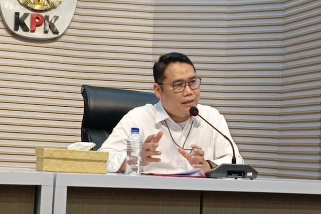 OTT Hakim PN Depok, KPK Sita Uang Rp850 Juta yang Dibungkus Tas Ransel Hitam OTT Hakim PN Depok, KPK Sita Uang Rp850 Juta yang Dibungkus Tas Ransel Hitam