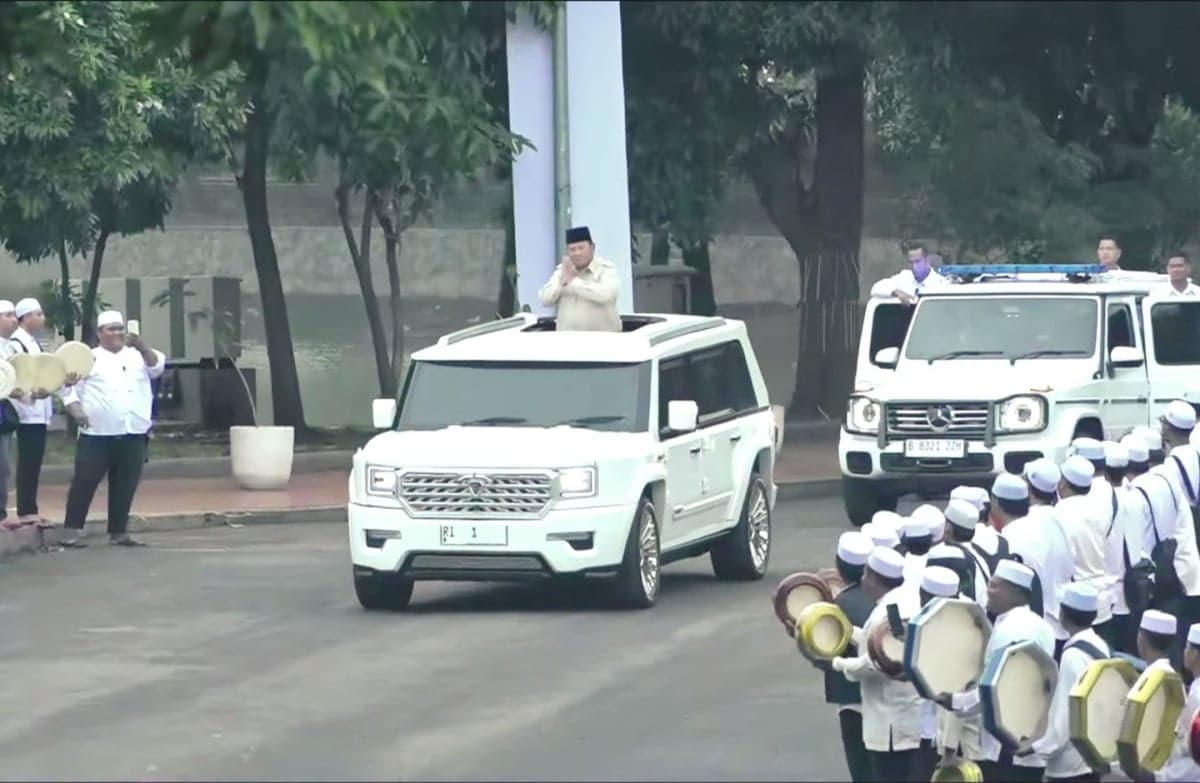 Prabowo Disambut Barisan Rebana saat Tiba di Masjid Istiqlal Prabowo Disambut Barisan Rebana saat Tiba di Masjid Istiqlal