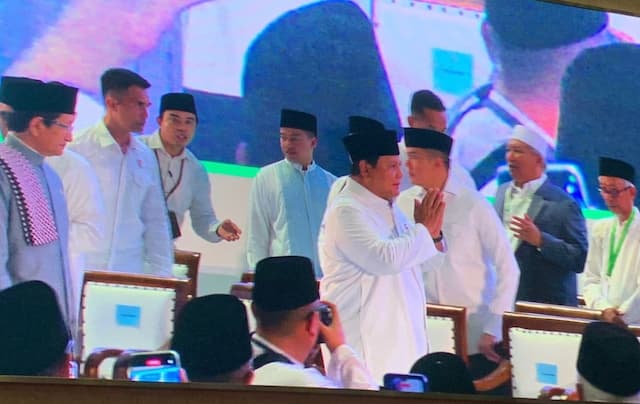 Momen Prabowo Disambut Selawat Hadiri Munajat Bangsa MUI Momen Prabowo Disambut Selawat Hadiri Munajat Bangsa MUI