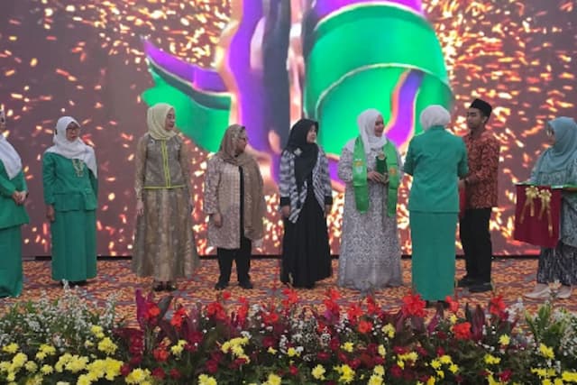 Sulis Ajak Perempuan Fatayat NU Tingkatkan Kapasitas Diri dan Kuatkan Peran Ibu Sulis Ajak Perempuan Fatayat NU Tingkatkan Kapasitas Diri dan Kuatkan Peran Ibu