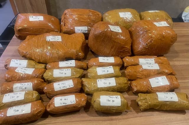 3 Orang Ditangkap di Cawang, Ganja Seberat 9,4 Kg Disita 3 Orang Ditangkap di Cawang, Ganja Seberat 9,4 Kg Disita