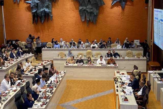 Pimpinan DPR Panggil Mensos hingga Menkeu Bahas Penonaktifan PBI-JK Pimpinan DPR Panggil Mensos hingga Menkeu Bahas Penonaktifan PBI-JK