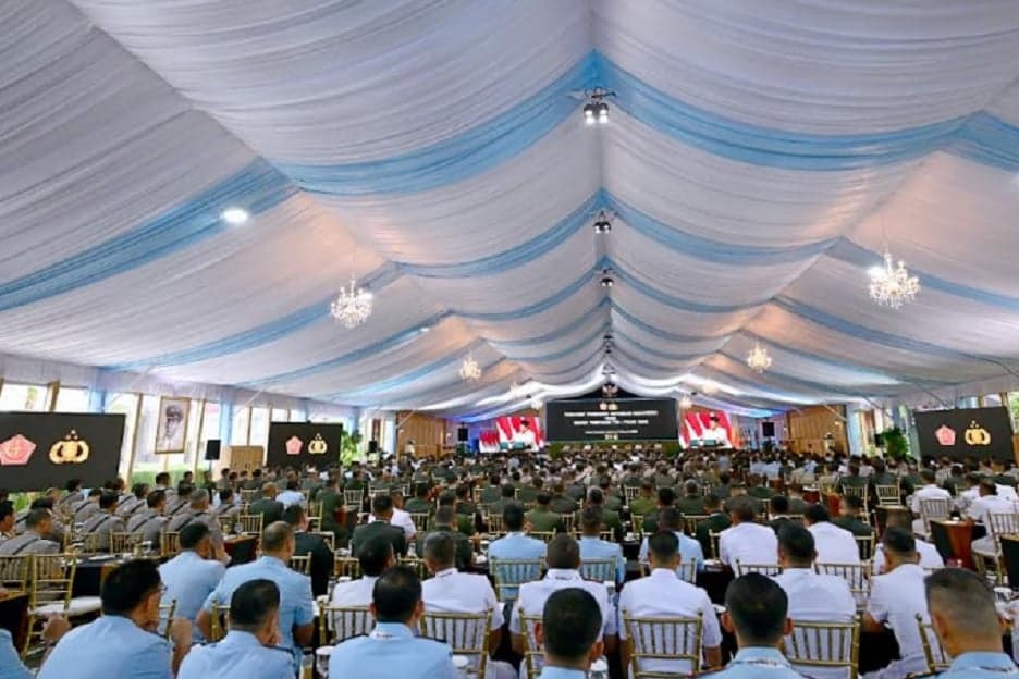 Taklimat Prabowo ke TNI-Polri: Harus Jadi Tentara dan Polisi Rakyat! Taklimat Prabowo ke TNI-Polri: Harus Jadi Tentara dan Polisi Rakyat!