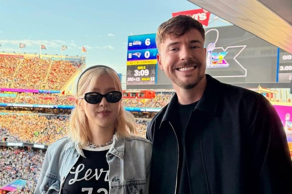 Rose BLACKPINK Nonton Super Bowl Bareng Mr Beast, Fans Langsung Heboh Rose BLACKPINK Nonton Super Bowl Bareng Mr Beast, Fans Langsung Heboh