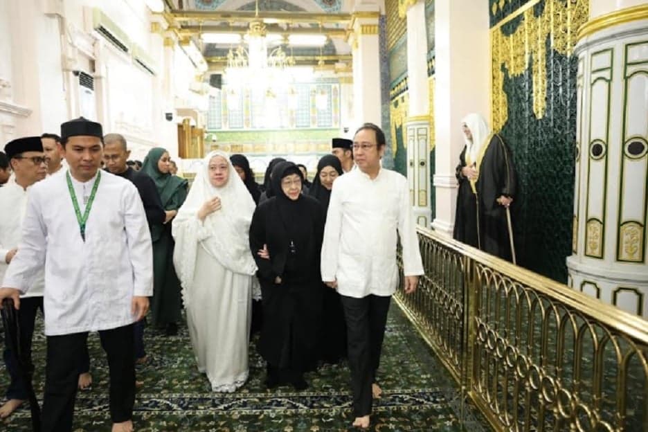 Megawati Ziarah ke Makam Nabi Muhammad, Doa Dipimpin Imam Besar Masjid Nabawi Megawati Ziarah ke Makam Nabi Muhammad, Doa Dipimpin Imam Besar Masjid Nabawi