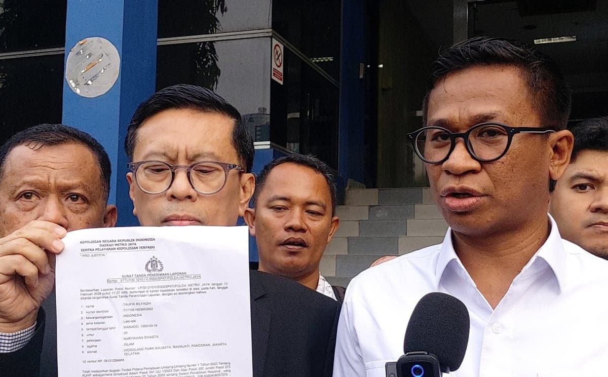 Rismon Sianipar Dilaporkan ke Polda Metro atas Dugaan Ijazah S2 dan S3 Palsu Rismon Sianipar Dilaporkan ke Polda Metro atas Dugaan Ijazah S2 dan S3 Palsu