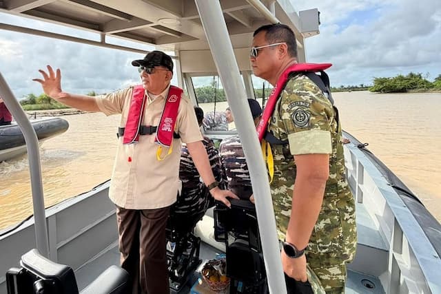 Tinjau Pengerukan Muara Kuala Penaga di Aceh, Menhan: Cegah Banjir Serupa Terulang Tinjau Pengerukan Muara Kuala Penaga di Aceh, Menhan: Cegah Banjir Serupa Terulang