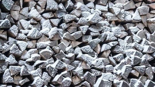 Negara Uni Eropa Ini Kehabisan Kayu Bakar di Tengah Musim Dingin Brutal Negara Uni Eropa Ini Kehabisan Kayu Bakar di Tengah Musim Dingin Brutal