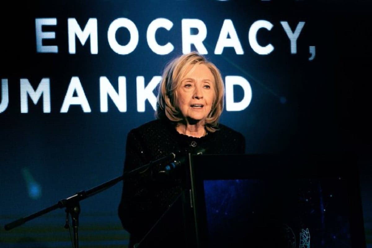 Hillary Clinton Tuduh Trump Tutupi Epstein Files, Desak Dirilis Total Hillary Clinton Tuduh Trump Tutupi Epstein Files, Desak Dirilis Total