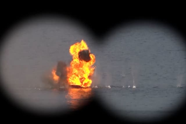 Tak Gentar Didekati Kapal Induk AS, Iran Latihan Perang di Selat Hormuz Tak Gentar Didekati Kapal Induk AS, Iran Latihan Perang di Selat Hormuz