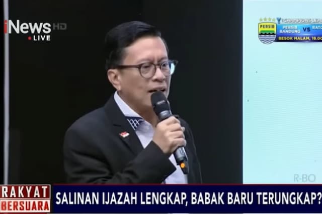 Roy Suryo Tuding Format Ukuran Ijazah Jokowi Berbeda, Ketum Jokman: Ini Sesuatu Hal yang Enggak Masuk Akal Roy Suryo Tuding Format Ukuran Ijazah Jokowi Berbeda, Ketum Jokman: Ini Sesuatu Hal yang Enggak Masuk Akal