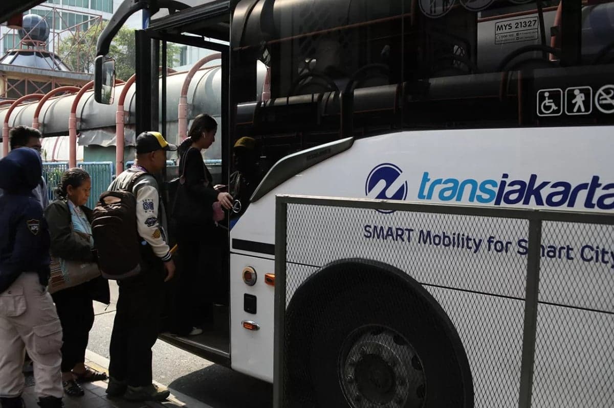 Penumpang Transjakarta Boleh Buka Puasa di Bus, Durasi 10 Menit Penumpang Transjakarta Boleh Buka Puasa di Bus, Durasi 10 Menit