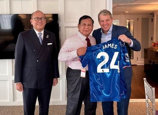 Bertemu Bos Chelsea di Washington, Prabowo Dapat Jersey Reece James Bertemu Bos Chelsea di Washington, Prabowo Dapat Jersey Reece James