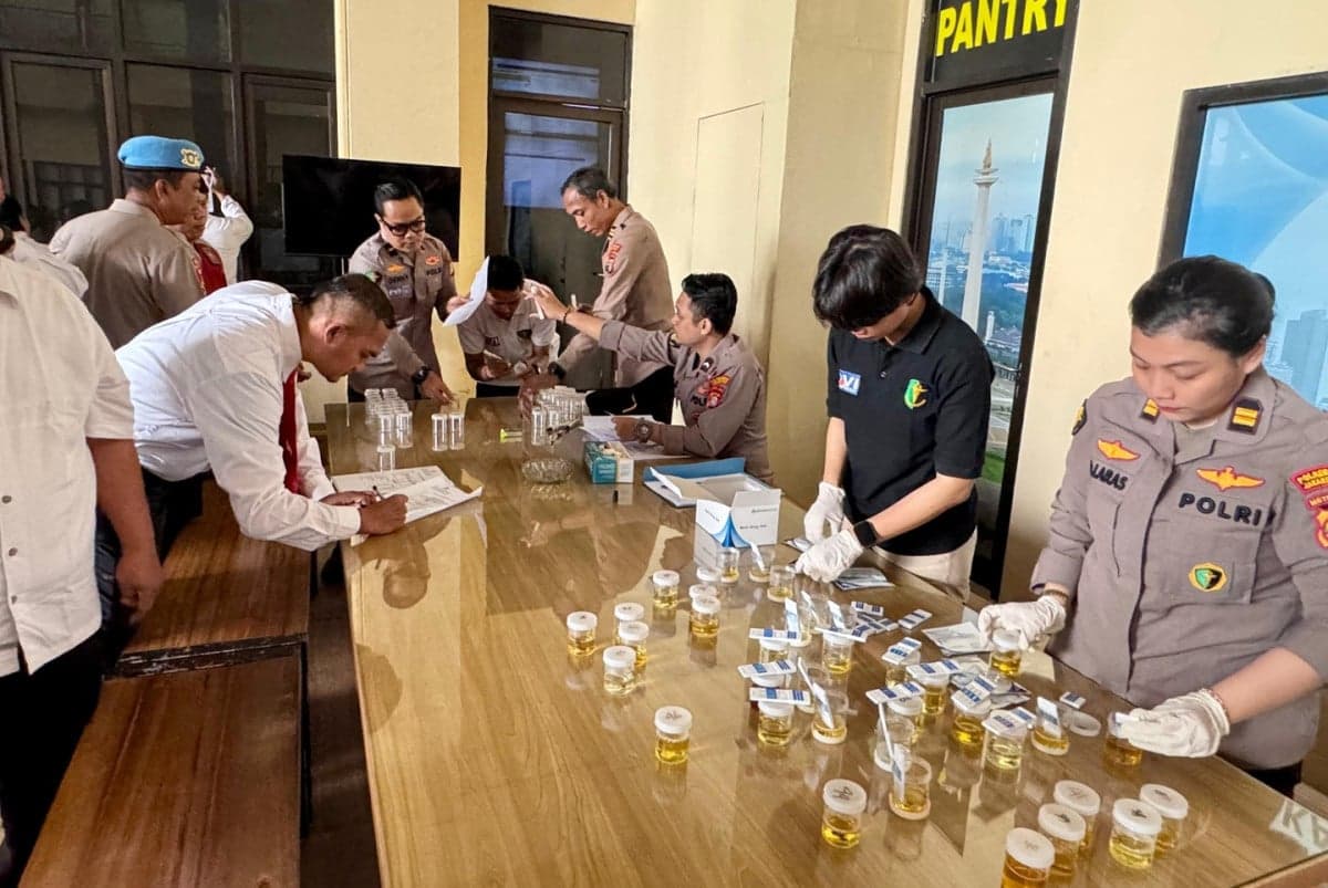 Polri Tes Urine Semua Polisi Buntut Kasus Eks Kapolres Bima Kota, DPR: Jangan Jadi Simbol Pencitraan Polri Tes Urine Semua Polisi Buntut Kasus Eks Kapolres Bima Kota, DPR: Jangan Jadi Simbol Pencitraan