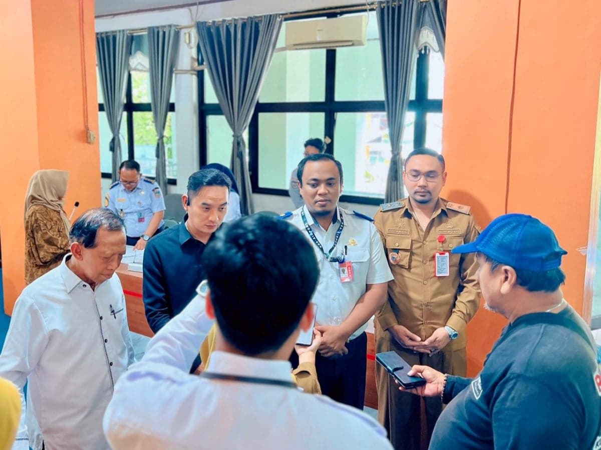 Pastikan Transportasi Berjalan Lancar Jelang Lebaran, Komisi II DPRD Gelar Rapat Kotabaru Pastikan Transportasi Berjalan Lancar Jelang Lebaran, Komisi II DPRD Gelar Rapat Kotabaru