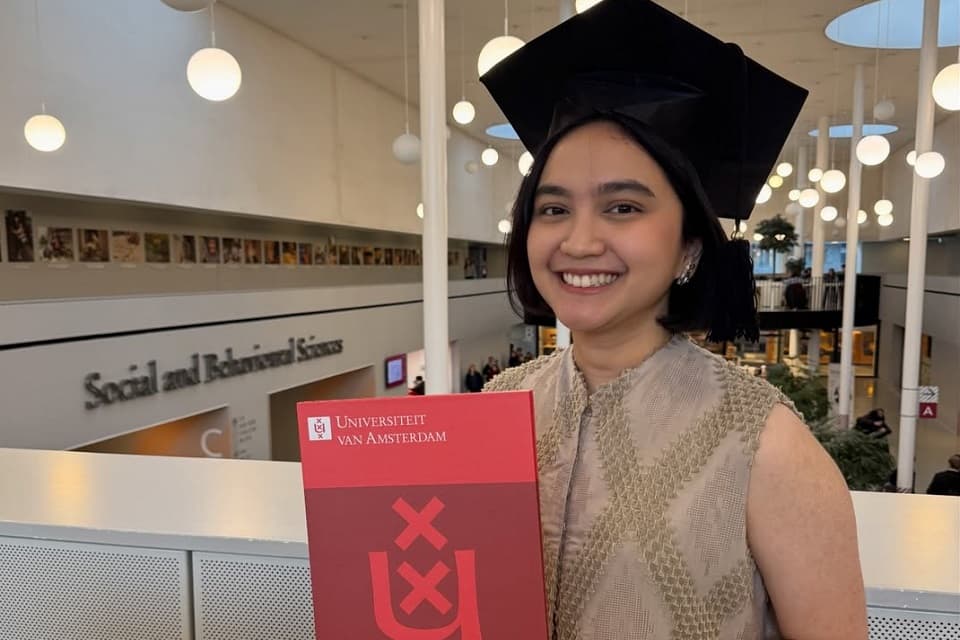 Sempat Tertunda 2 Tahun, Rachel Amanda Akhirnya Bisa Pegang Ijazah Master dari Belanda Sempat Tertunda 2 Tahun, Rachel Amanda Akhirnya Bisa Pegang Ijazah Master dari Belanda