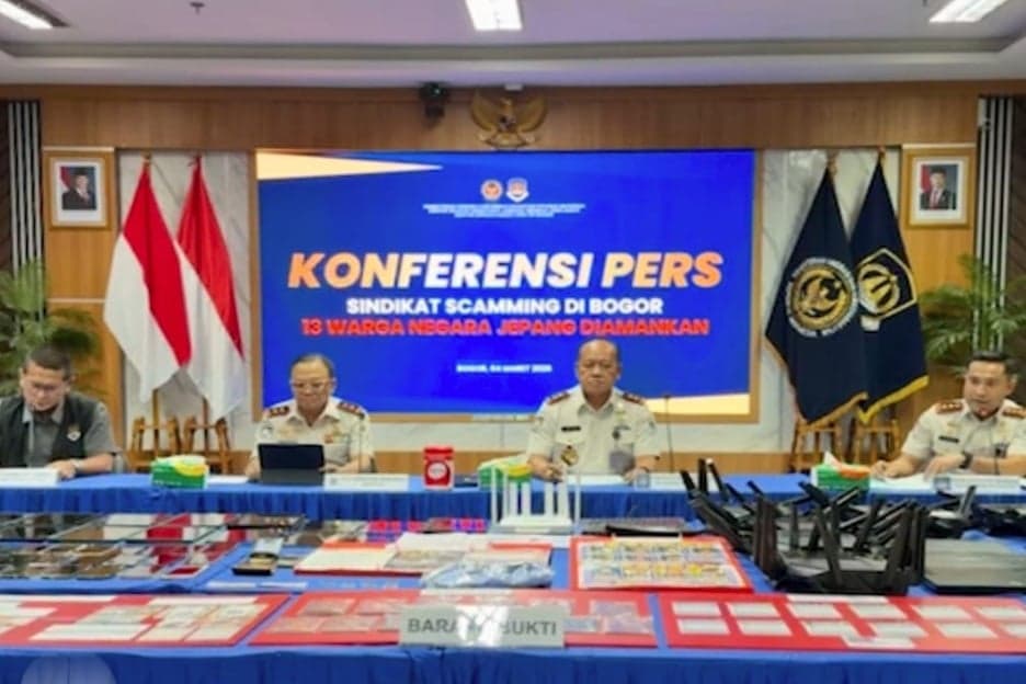 Imigrasi Bogor Tangkap 13 WNA Asal Jepang Pelaku Penipuan Online Imigrasi Bogor Tangkap 13 WNA Asal Jepang Pelaku Penipuan Online