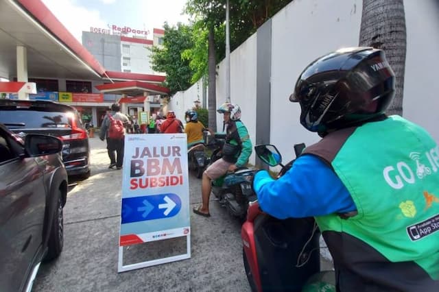 Minyak Dunia Melambung, Pemerintah Buka Opsi Kerek Harga BBM Subsidi Minyak Dunia Melambung, Pemerintah Buka Opsi Kerek Harga BBM Subsidi