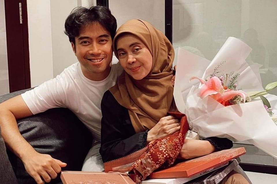 Cinta Ibu untuk Vidi Aldiano: Setia Mendampingi hingga Akhir Hayat Cinta Ibu untuk Vidi Aldiano: Setia Mendampingi hingga Akhir Hayat