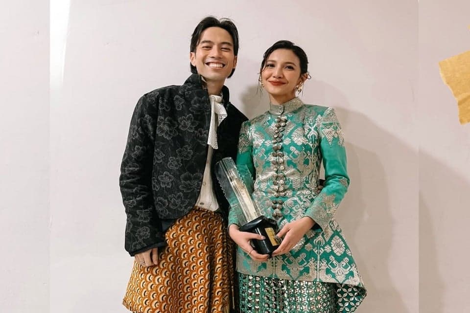 Setia Dampingi Vidi Aldiano, Sheila Dara Ikhlas Lepas Kepergian sang Suami Setia Dampingi Vidi Aldiano, Sheila Dara Ikhlas Lepas Kepergian sang Suami