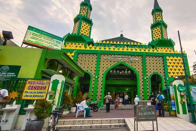 Jadwal Salat dan Imsakiyah Kota Surabaya Hari Ini, 23 Ramadan 1447 H Jadwal Salat dan Imsakiyah Kota Surabaya Hari Ini, 23 Ramadan 1447 H