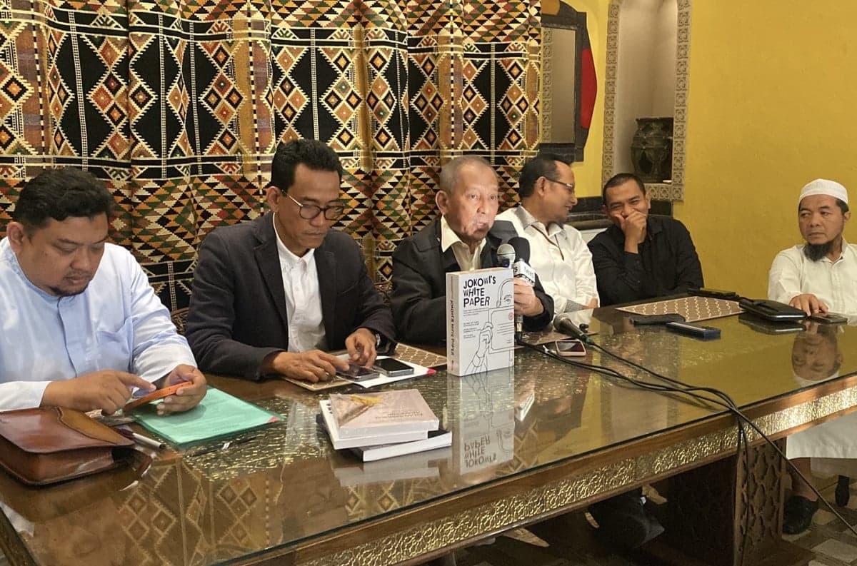 Roy Suryo dan Dokter Tifa Bubarkan Pengacara Bala RRT, Kini Bernama Troya Roy Suryo dan Dokter Tifa Bubarkan Pengacara Bala RRT, Kini Bernama Troya