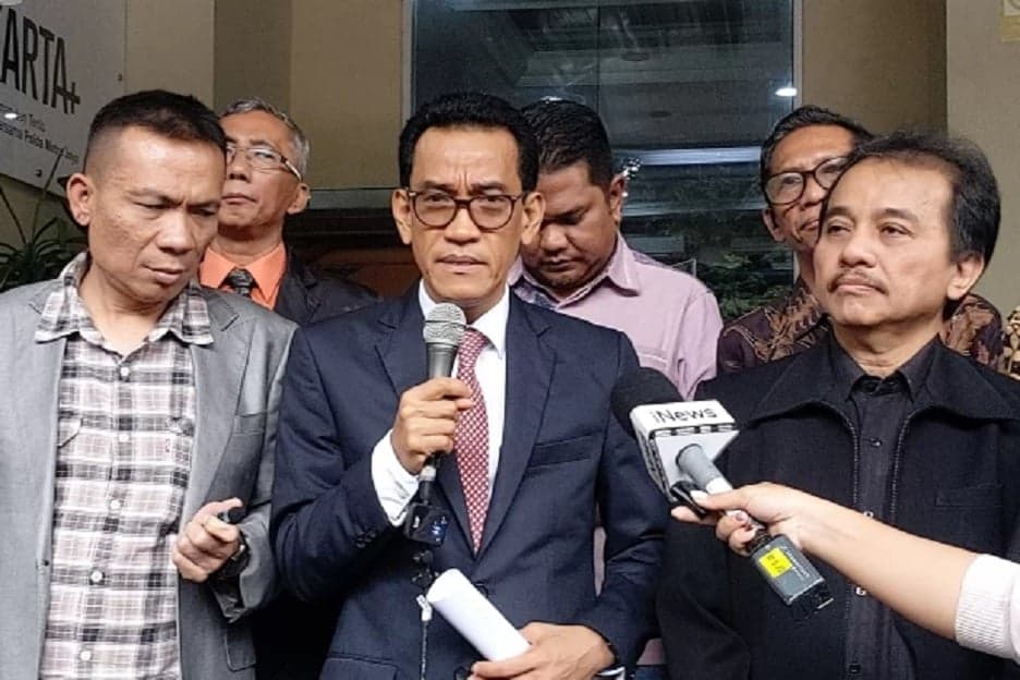 Refly Harun Ungkap Alasan Rismon Sianipar Membelot dari Roy Suryo dan Dokter Tifa Refly Harun Ungkap Alasan Rismon Sianipar Membelot dari Roy Suryo dan Dokter Tifa