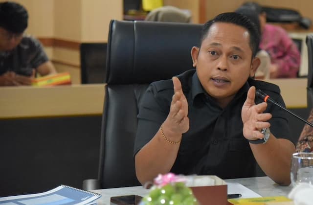 Yulius Setiarto PDIP Desak Usut Tuntas dan Transparan Kasus Aktivis Kontras Disiram Air Keras Yulius Setiarto PDIP Desak Usut Tuntas dan Transparan Kasus Aktivis Kontras Disiram Air Keras