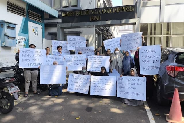 Orang Tua Siswa Datangi KPAI, Perjuangkan Hak Pendidikan 500 Lebih Siswa SMK IDN Bogor Orang Tua Siswa Datangi KPAI, Perjuangkan Hak Pendidikan 500 Lebih Siswa SMK IDN Bogor