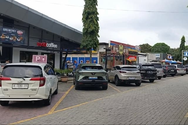 Pemudik Diimbau Istirahat Maksimal 30 Menit di Rest Area KM 166 Tol Cipali Pemudik Diimbau Istirahat Maksimal 30 Menit di Rest Area KM 166 Tol Cipali